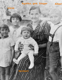 Singer, Agatha mit Enkeln, 1934